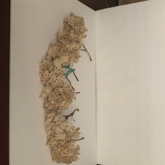 Floral accents Beige w/black poke dot 7 flowers with short stem small bouquet - Picture 3 of 7